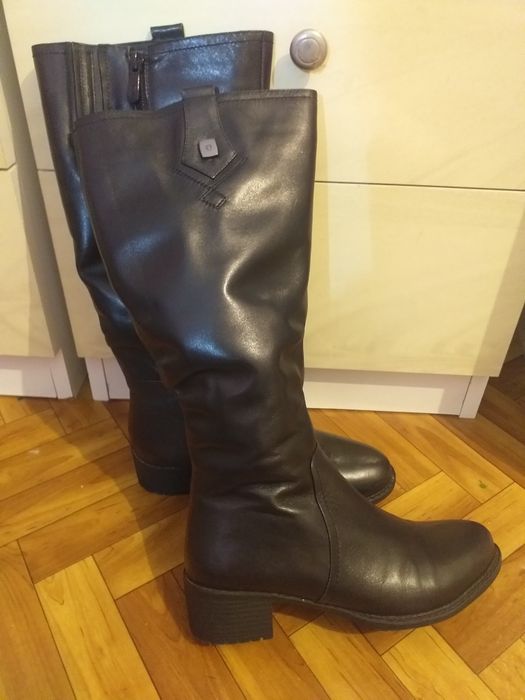 Шикарные сапоги состояние новое рр 37 нат.кожа .мех овчина.(Уступка )