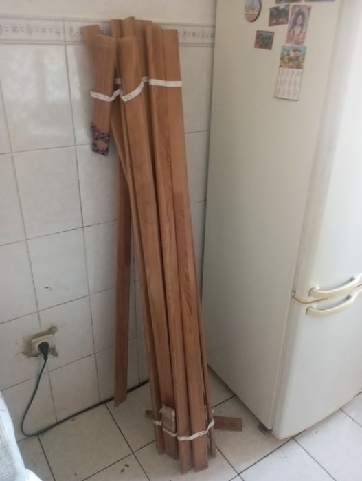 Продам на кровать 2 спальню  б/у рейки. Надо приложить усилия