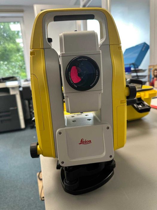 Vând stație totală Leica iCON iCB50