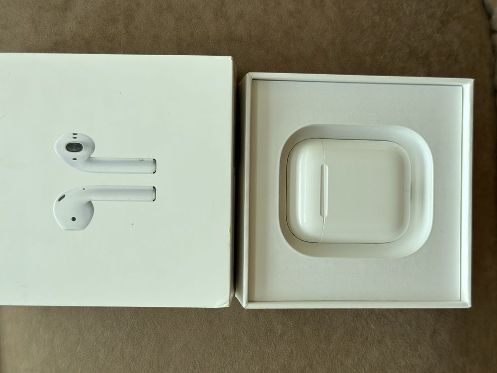 AirPods 2 Wired Charging Case