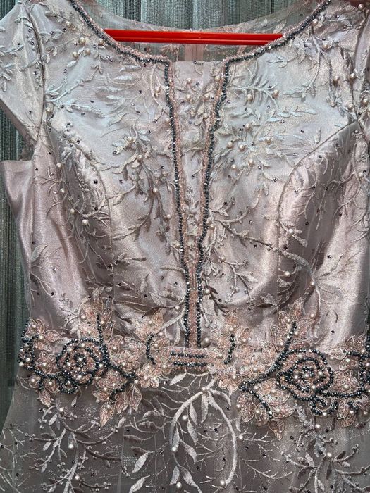 vecherniy kuylak 3 marta kiyilgan yangiday narxi kelishiladi