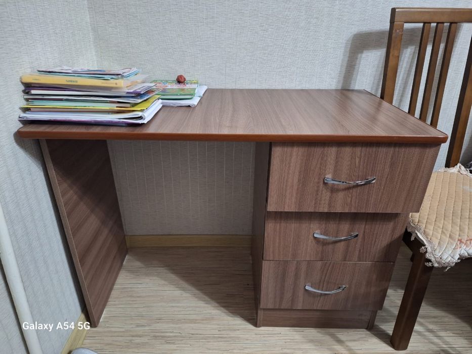 Письменный стол