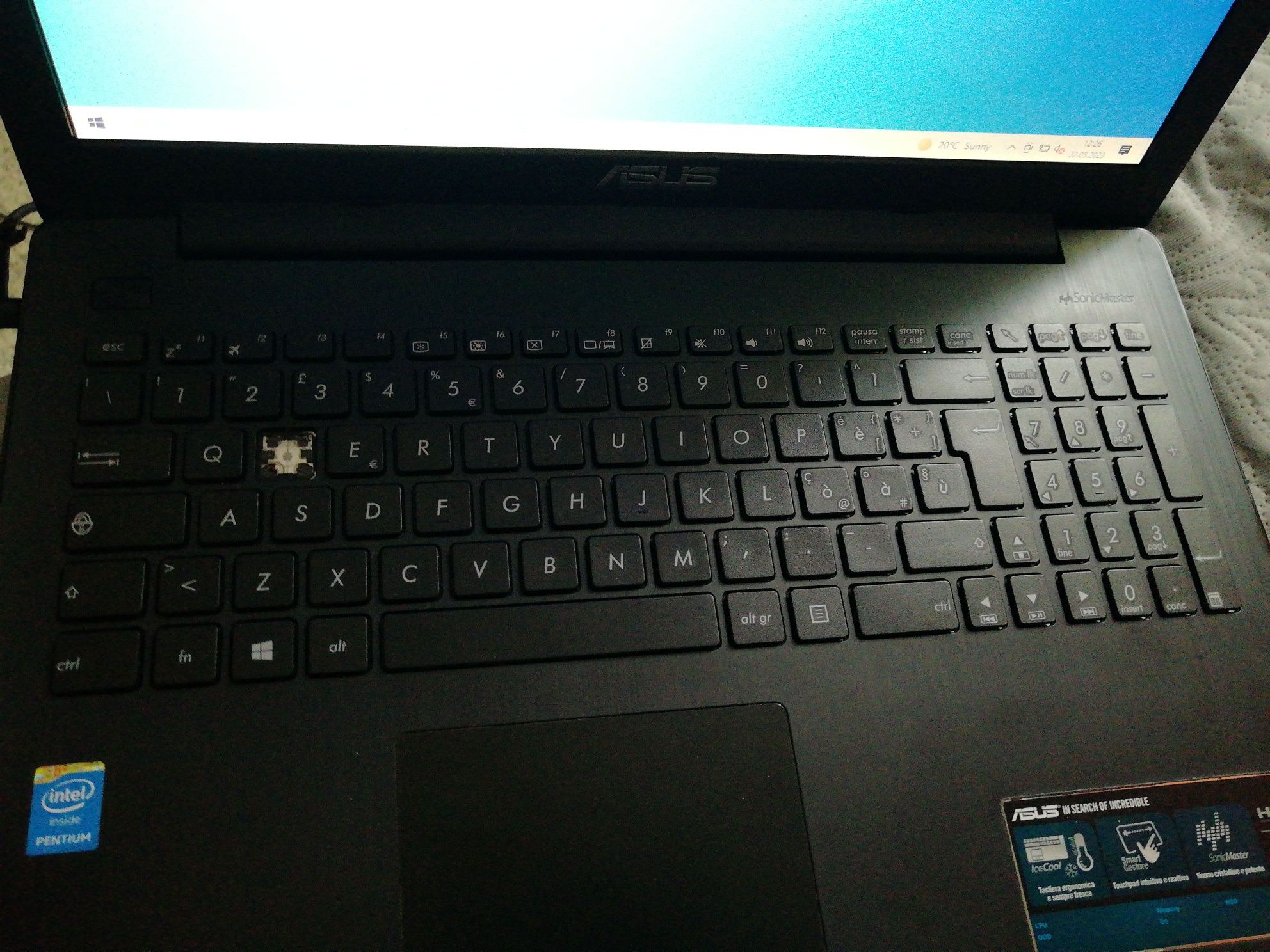 Laptop Asus notebook F553M