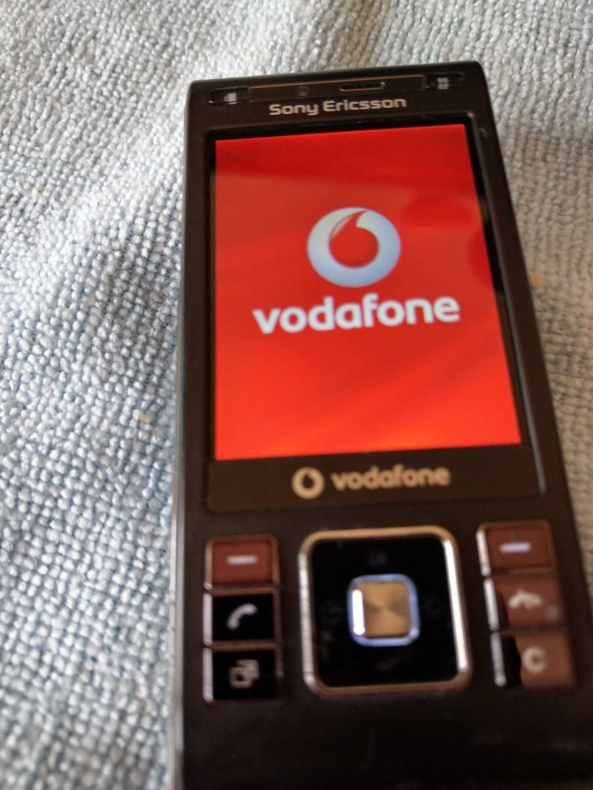 Продавам много запазен и функциониращ моб. телефон Sony Ericsson C905