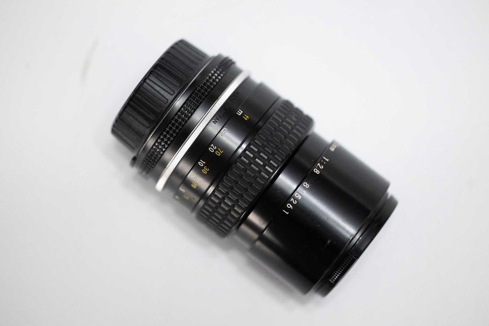 Obiectiv Nikon 135mm f/2.8 NIKKOR AIS cu focalizare manuală
