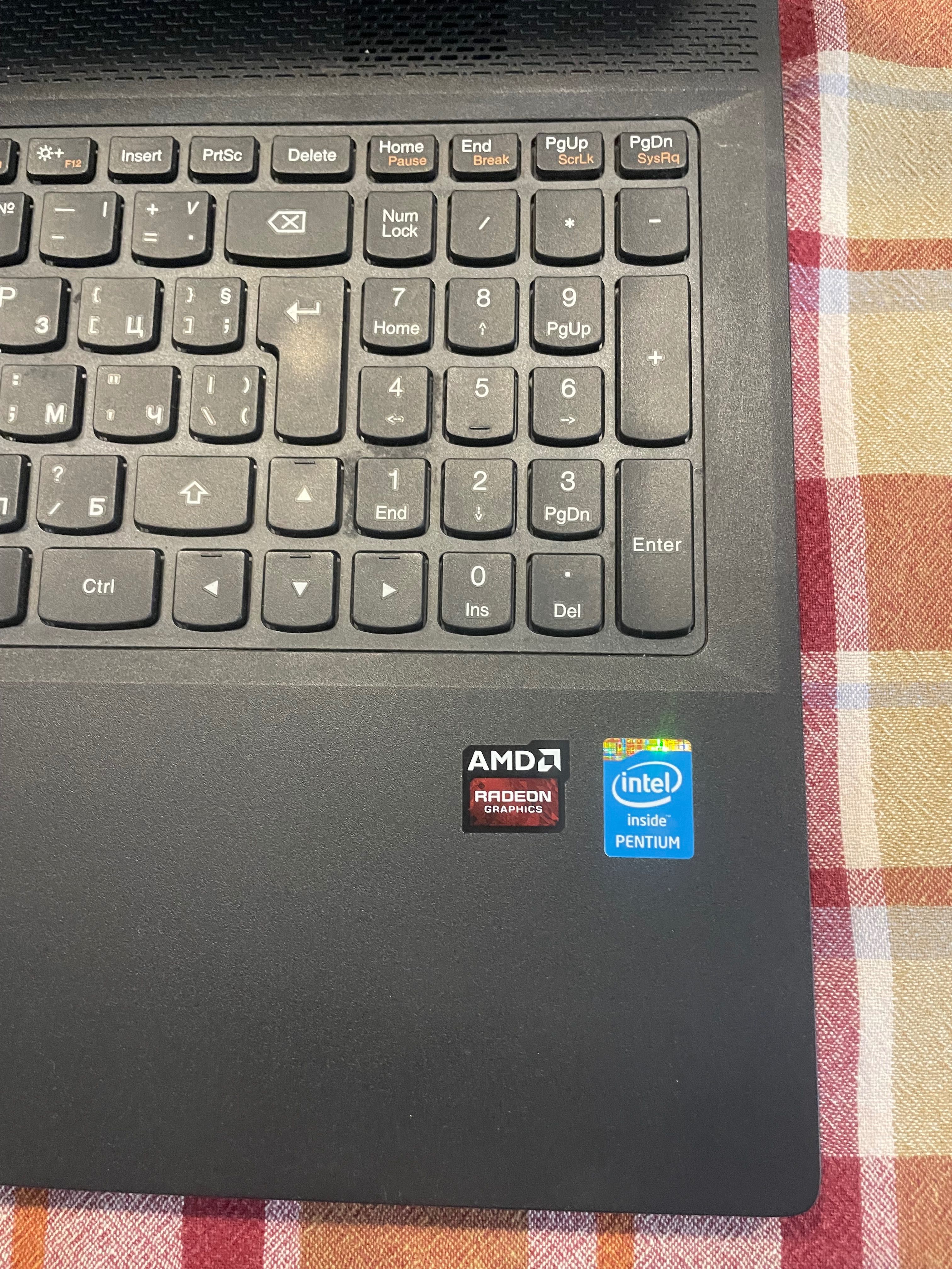 Продавам лаптоп Lenovo