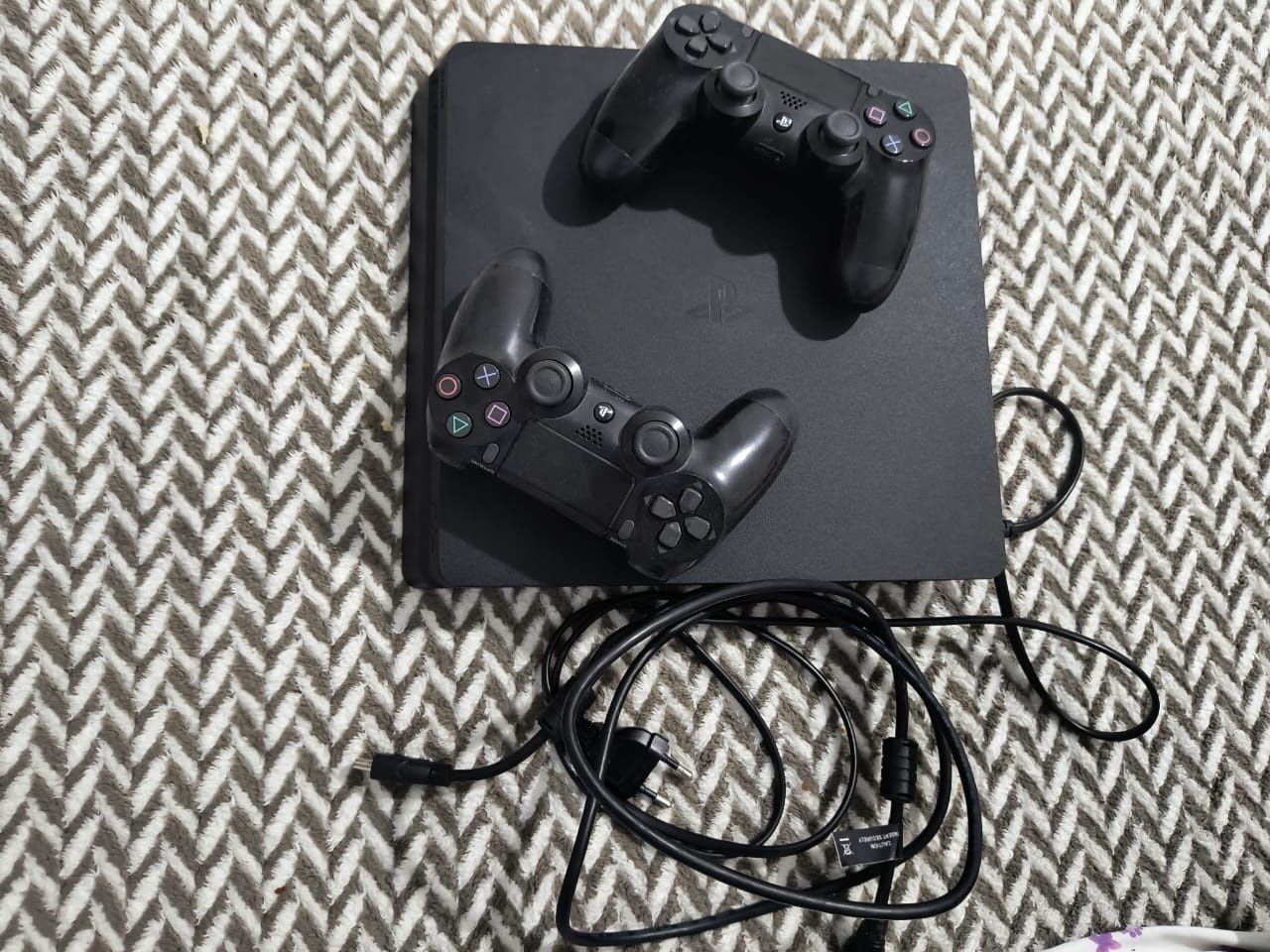 Playstation 4 slim