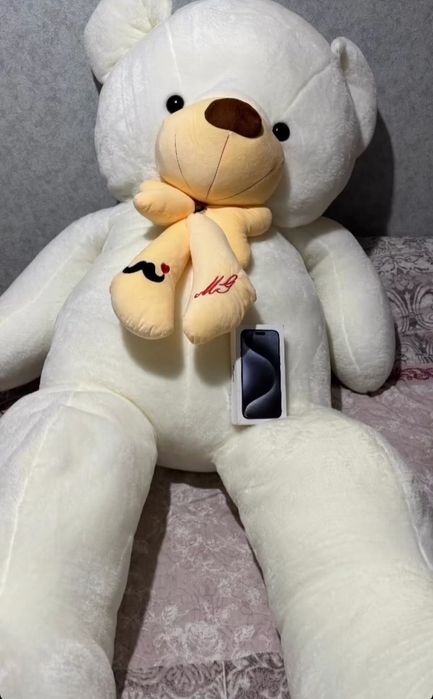 Большой белый мишка