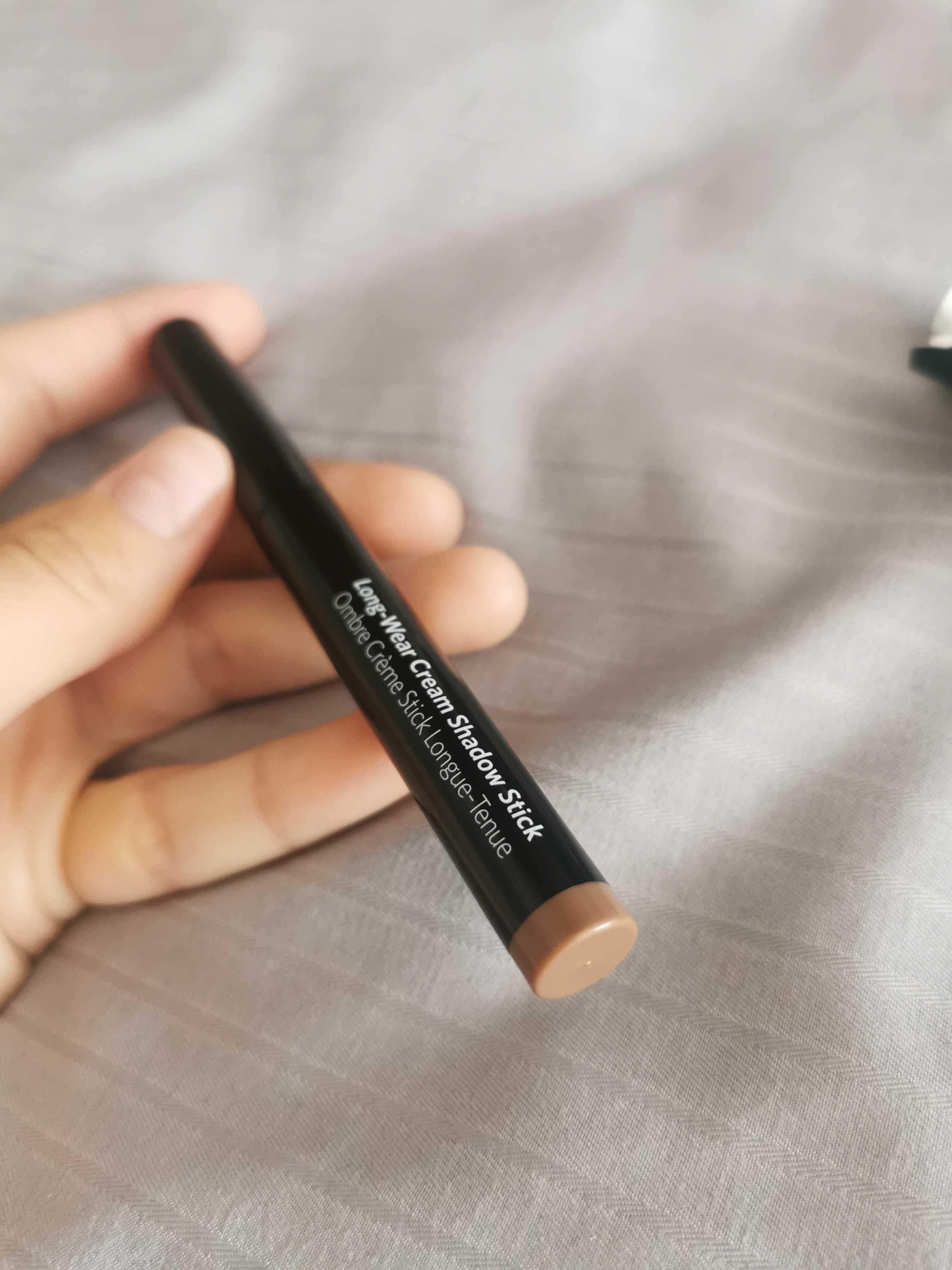 Fard pleaope cremos Bobbi Brown
Long-Wear Cream Shadow Stick - Taupe