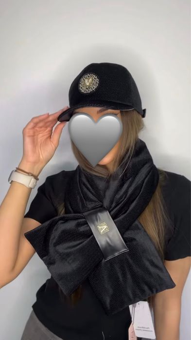 Продам комплект кепка и шарф