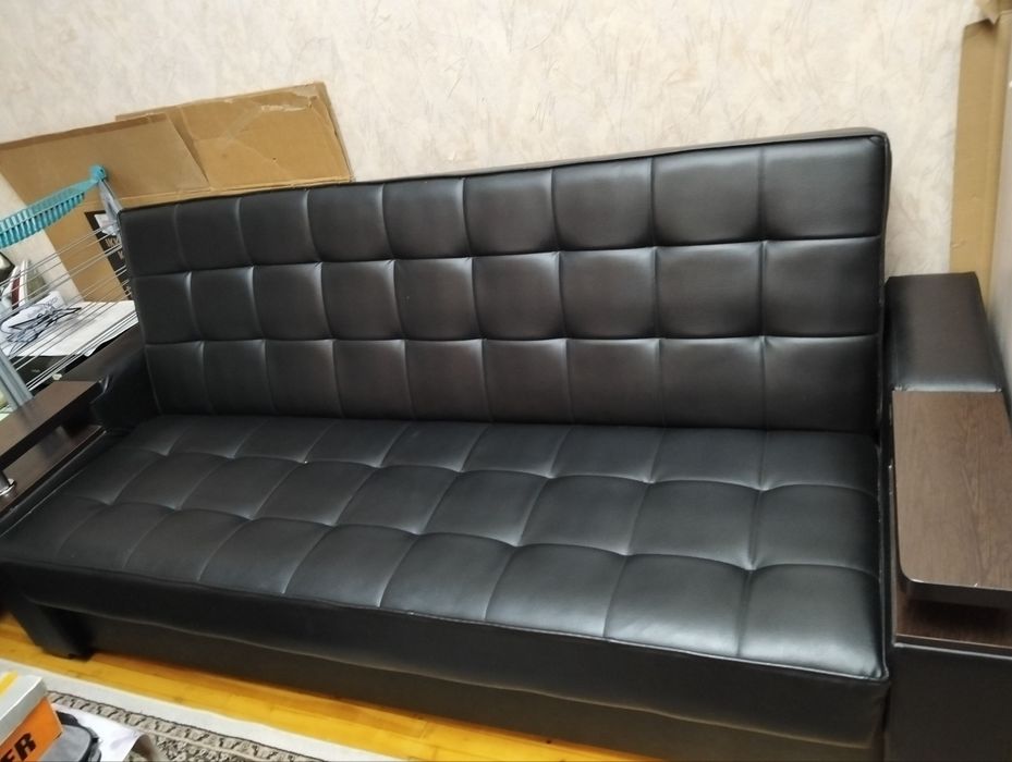 Диван кожаный раскладной