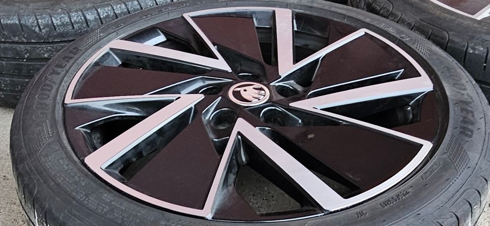 Jante Skoda Octavia IV model bi color Scala 225 45 18 Good Year 2021