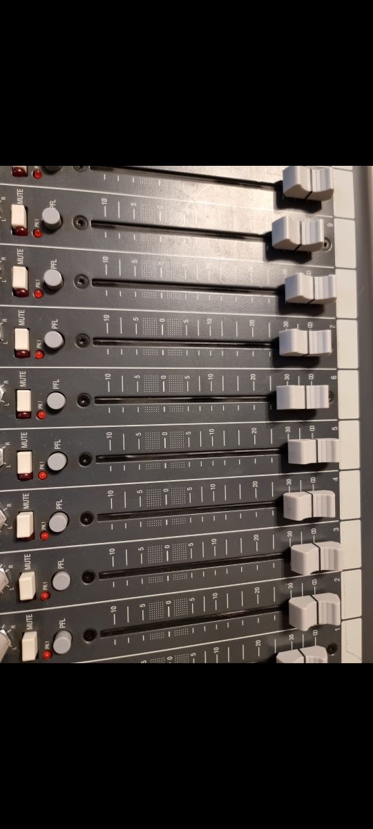 Пульт Allen Heath ZED 22FX
