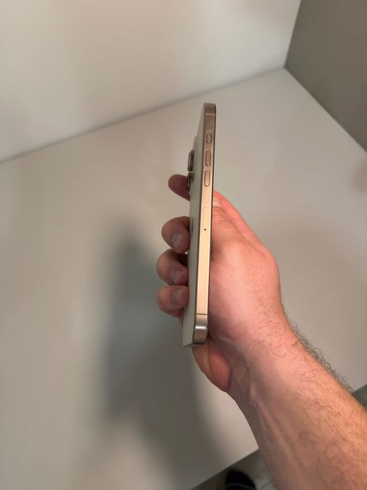 iPhone 16 Pro Max (desert titanium)