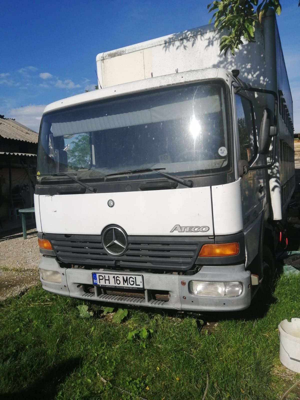 Camion apicol Mercedes Benz