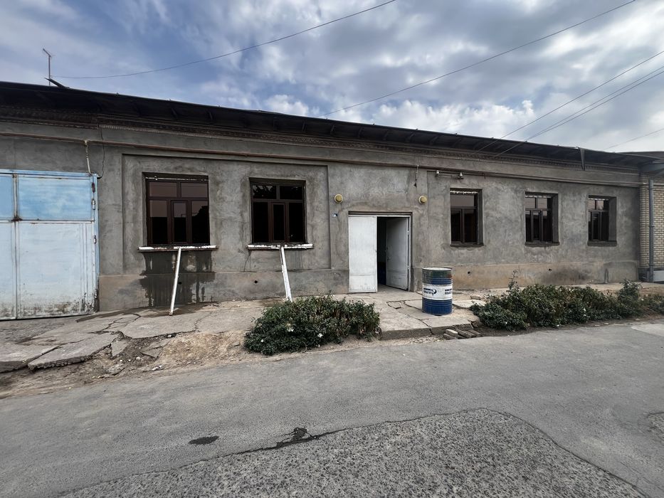 8 sotixli, 8 000 m² maydonli shinam uy sotiladi