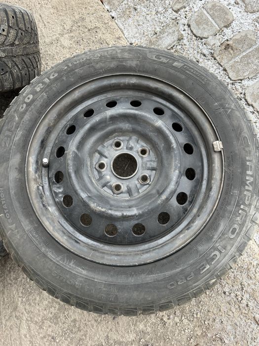 Продам шины с дисками от камри