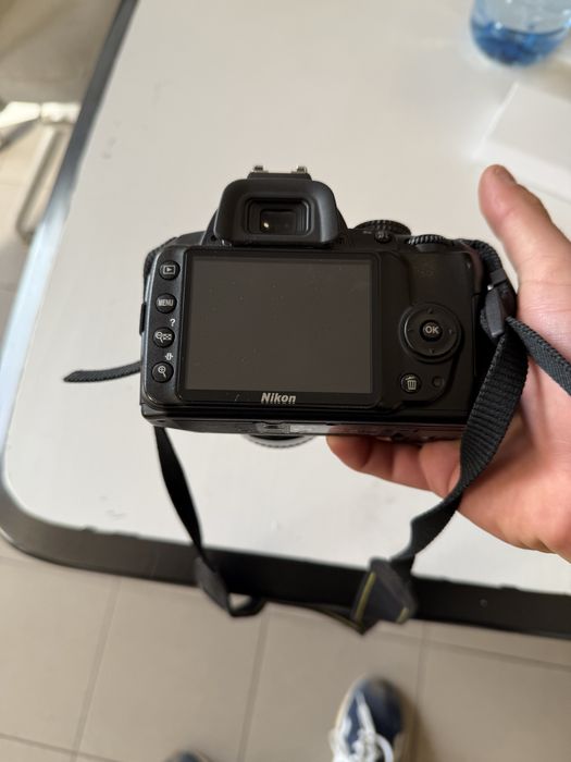 Камера Nikon D3000 с обектив в отлично състояние