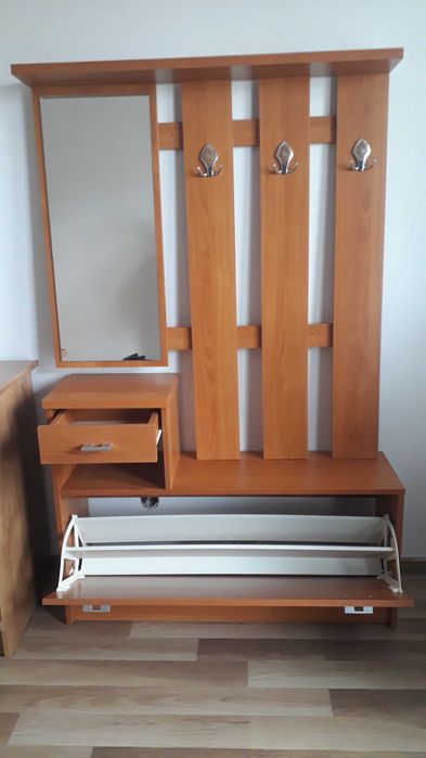 Mobila Nouă si utilizată dulapuri comode noptiere masa, cuier  etc