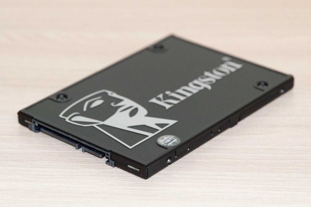 SSD накопитель Kingston KC600-256GB.