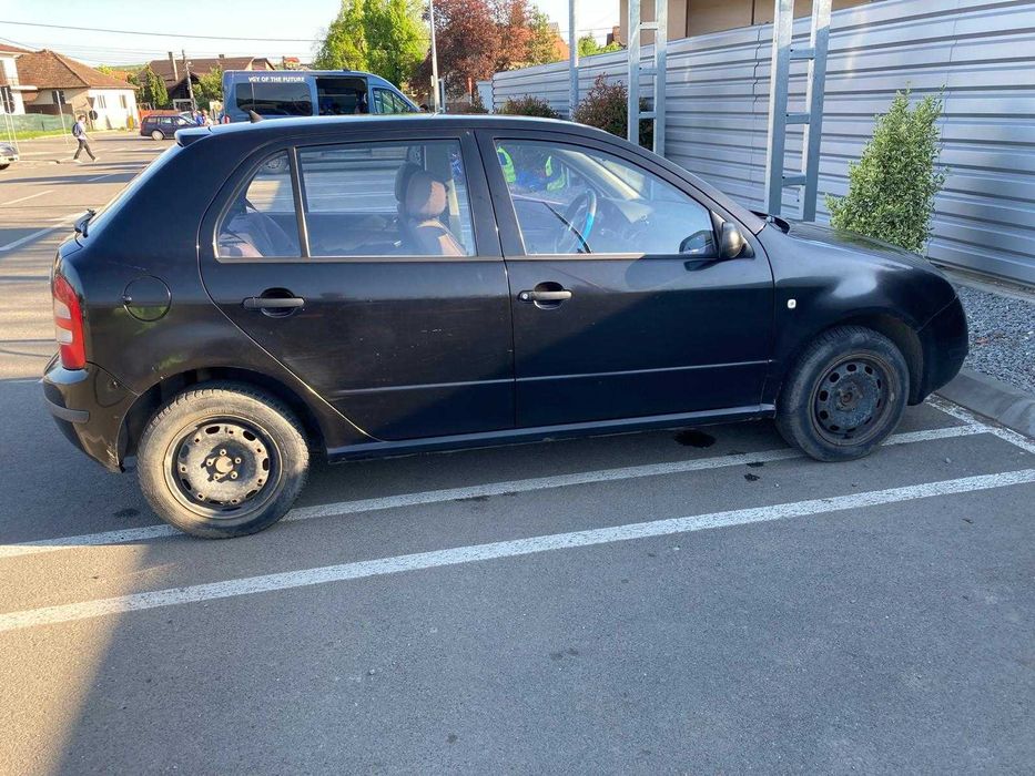 Skoda Fabia; culoare neagra
Vind Skoda Fabiamotorizare 1.4 benzina, Cu