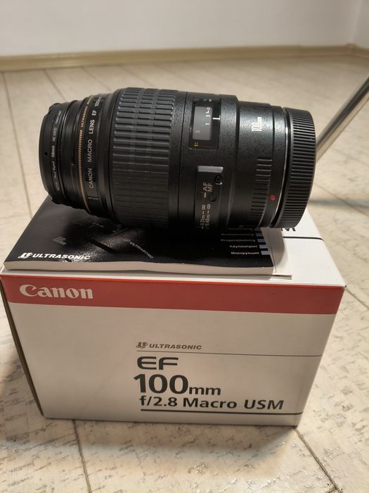 Canon EF 100mm f 2.8 Macro USM