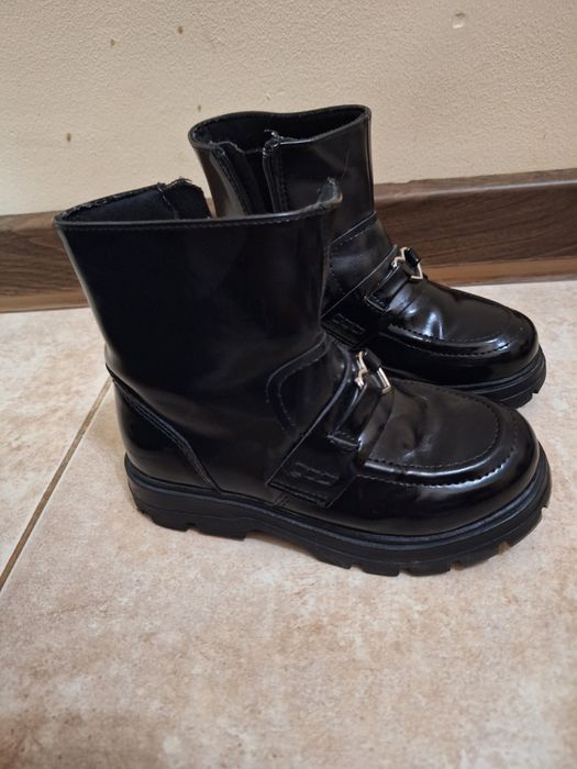 Черни ботуши Зара