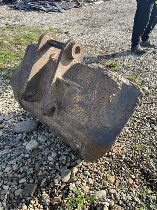 Picon / Ciocan hidraulic JCB si cupa trapezoidala rigole buldoexcavato