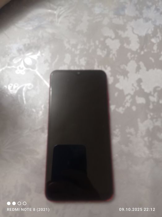 Redmi 8A qizil rangda