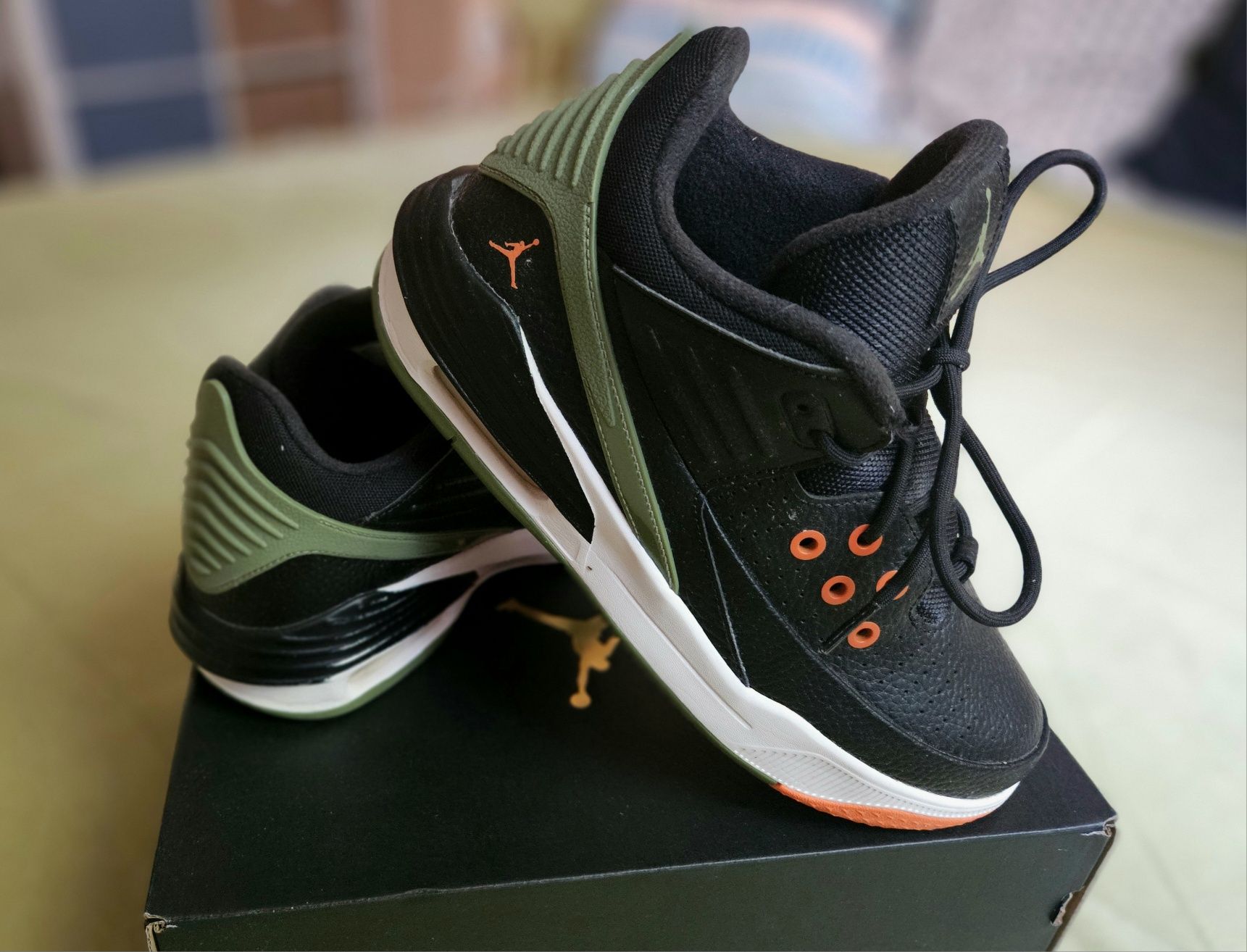 Nike jordan max aura