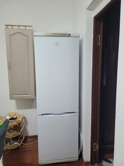 Холодильник Indesit