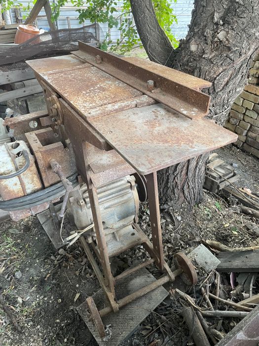 Циркулярная пила с возможностью строгания. Мотор 5 кВт.