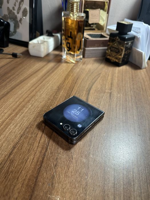 Samsung z flip 5 256GB impecabil