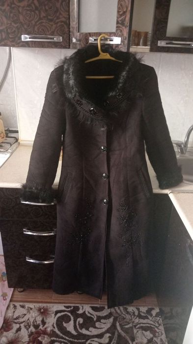 Аёллар кишки пальтоси дублёнка калин холати яхши б/у