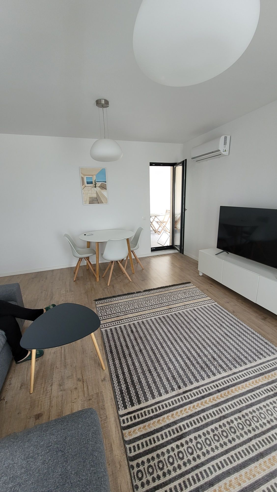 Închiriez apartament