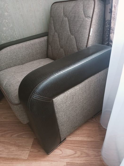 Продам диван и два кресла