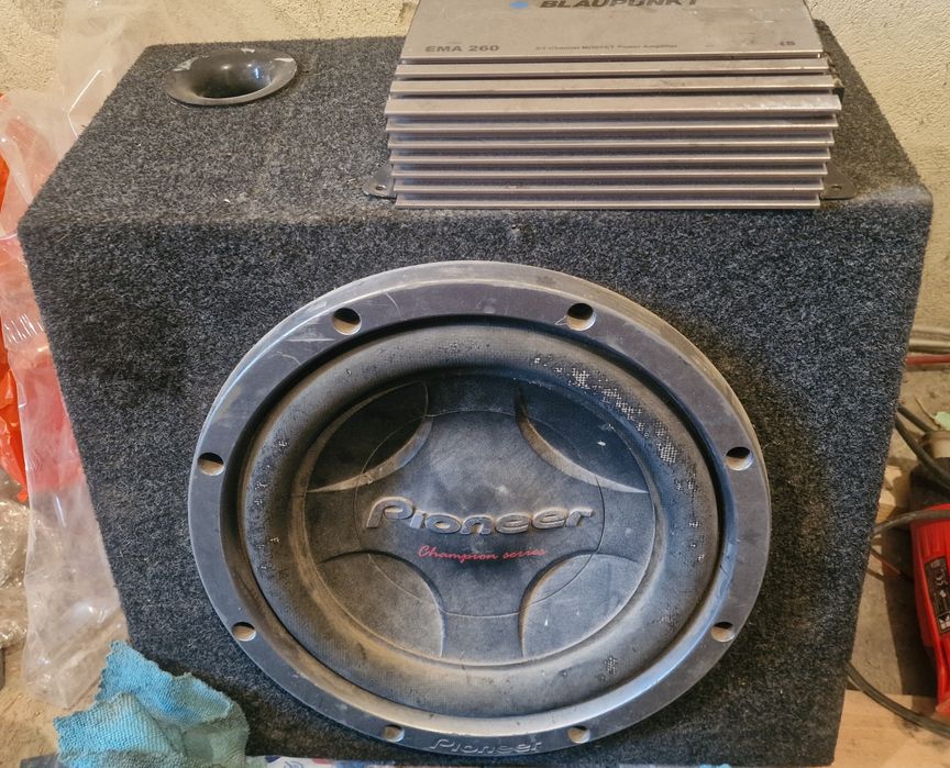 Суб буфер бас каса Pioneer champion series 12" с усилвател Blaupunkt