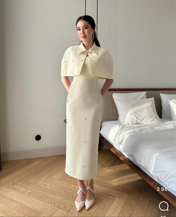 Платье с кейпом с тразами