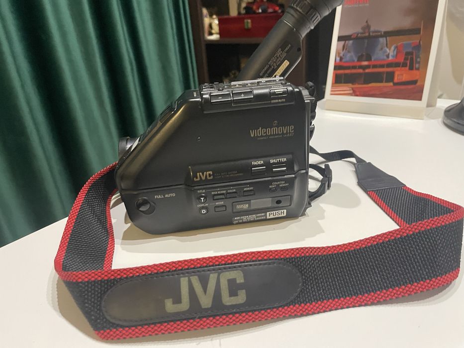 Cameră video JVC GR-AX7