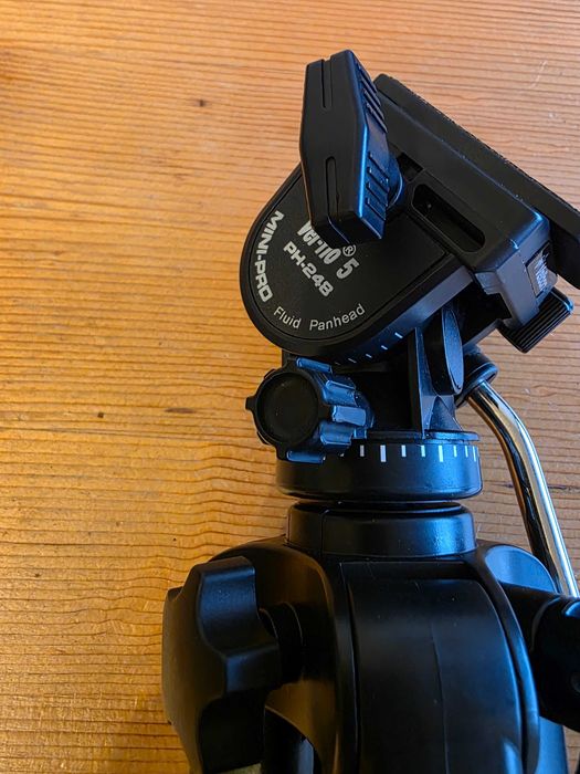 Sony A7II с обективи Sony FE 24-105mm и Sigma 100-400mm, статив