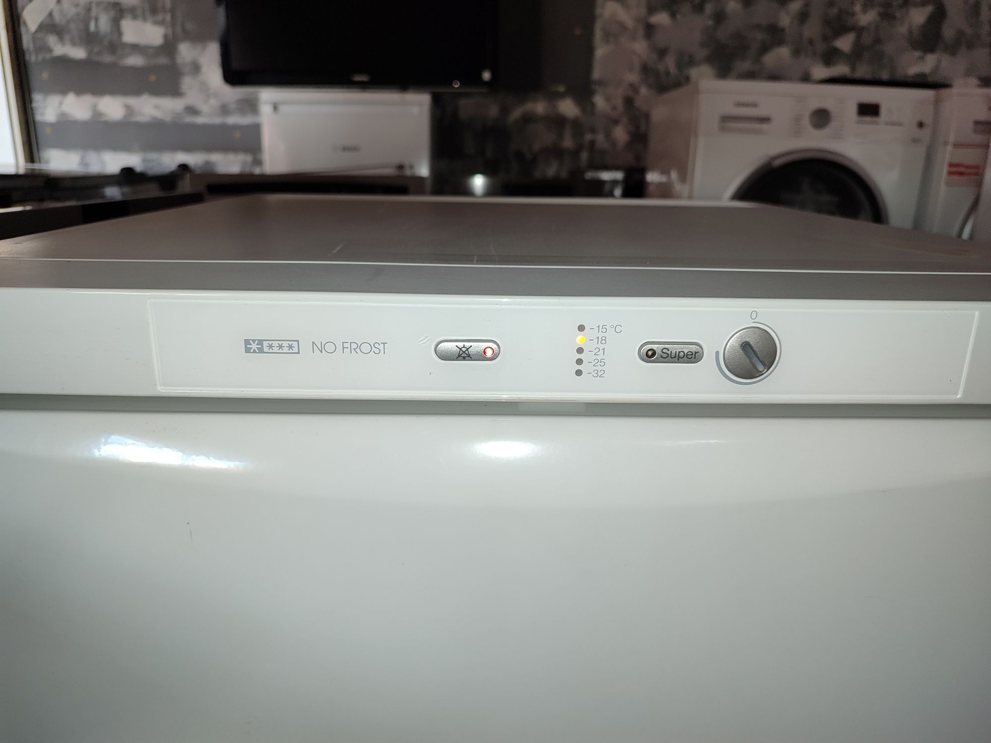 Фризер Miele FN 4452 S - NoFrost 200 литра