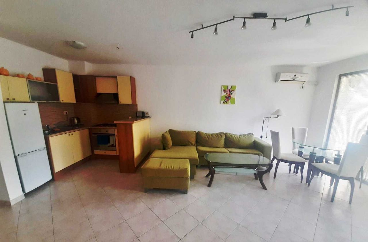 Продава се Двустаен апартамент в Свети Влас - 78 кв.м за 1129 €/кв.м - Снимка #2