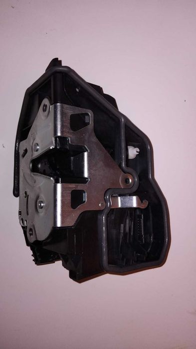 Broasca usa incuietoare stanga fata BMW