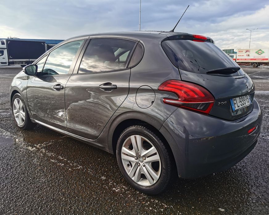 Peugeot 208 1.2VTI Signature 75903km an 2019