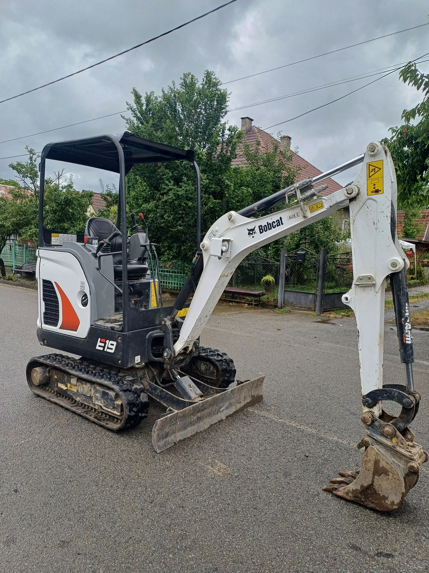 Miniexcavator bobcat e19
