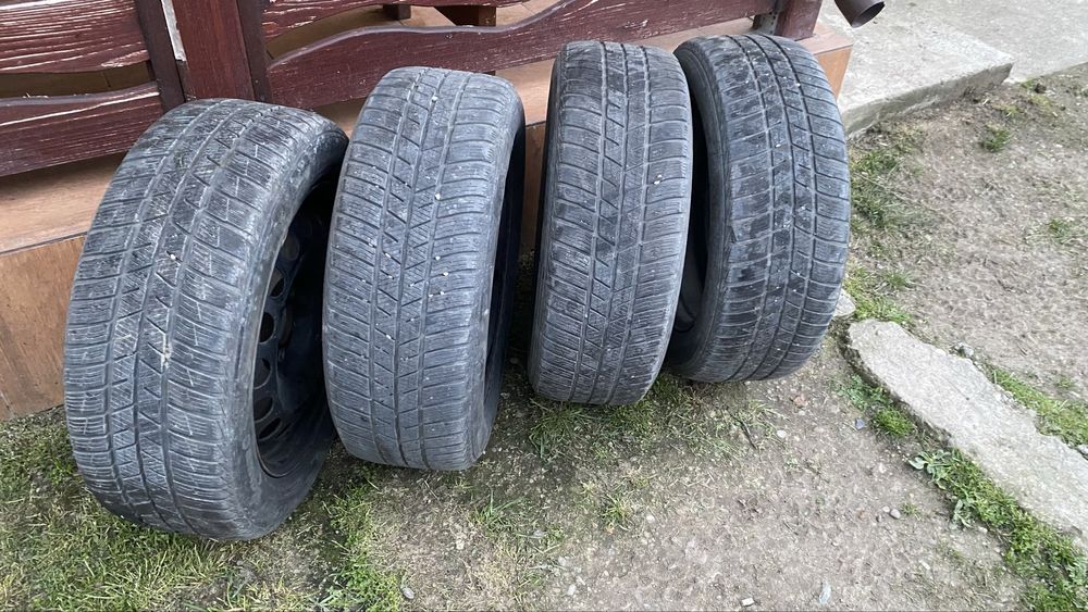 Vand jante de tabla golf 4 r16 cu anvelope m+s