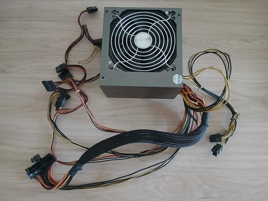 Продам блок питания Huntkey 500 W
