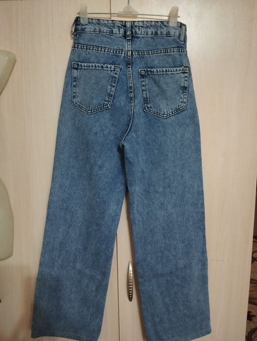 Джинсы на девочку отличном состоянии