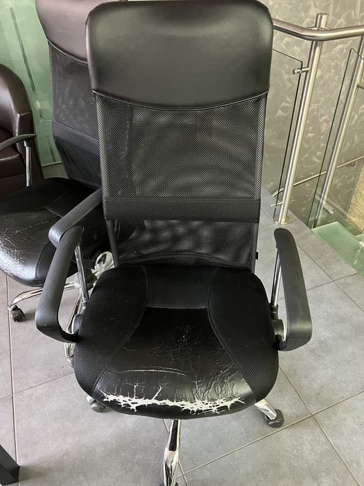 Офис столове (купувани за 160 лв/бр. Здрави, но захабени от седене)