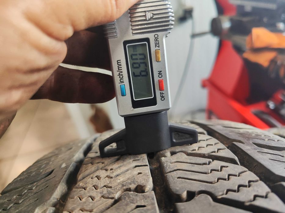 2бр.зимни гуми 215/75/16C Semperit
2бр.зимни гуми 215/75/16C Semperit